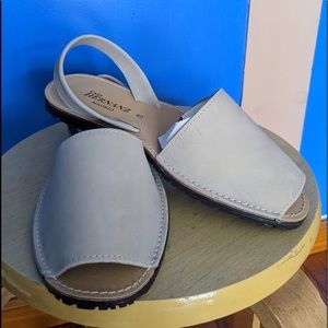 NEW Casa Hernanz Madrid avarca open toe leather sandals Taupe EU size 40…